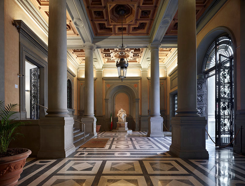 Monumental Atrium with sculptural work: Camillo Benso Cavour by Augusto Rivalta.