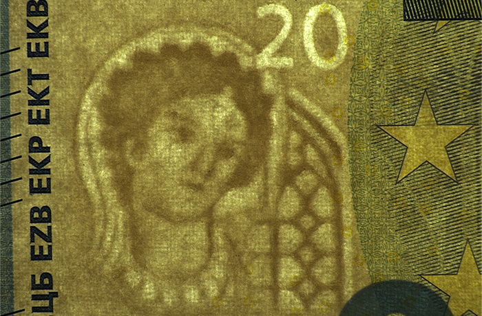 Ingrandimento sulla filigrana delle banconote da 20€ della serie europa